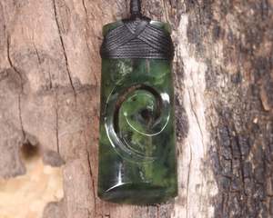 NZ Greenstone Medium Toki with Koru Pendant (BK365) Kawakawa Pounamu