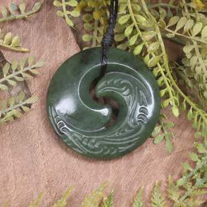 NZ Greenstone Medium Koru Pendant (BX790) Kawakawa Pounamu
