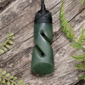 NZ Greenstone Medium Toki Twist Pendant (BT948) Hapopo Pounamu
