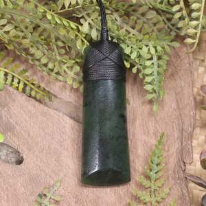 NZ Greenstone Medium Toki Pendant (CA638) Rimu Pounamu