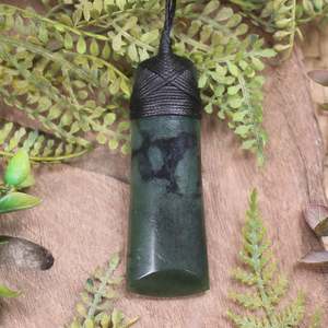 NZ Greenstone Medium Toki Pendant (CA640) Rimu Pounamu