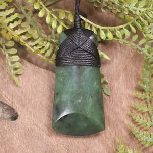NZ Greenstone Small Toki Pendant (CB329) Kawakawa Pounamu