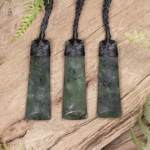 NZ Greenstone Small Toki Pendant (CC252) Rimu Pounamu