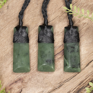 NZ Greenstone XSmall Toki Pendant (CC251) Hapopo Pounamu