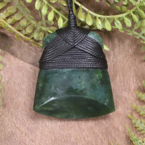NZ Greenstone Small Toki Pendant (CA102) Kawakawa Pounamu