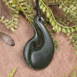 NZ Greenstone Medium Hei Matau Pendant (CC164) Kawakawa Pounamu