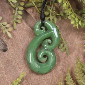 NZ Greenstone Small Mangōpare Hammerhead Pendant (CC242) Hapopo Pounamu