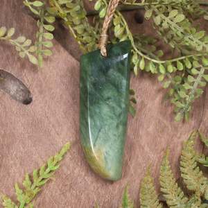 NZ Greenstone Medium Niho Taniwha Tooth Pendant (CC401) Raukaraka Pounamu