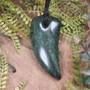 NZ Serpentine Medium Niho Taniwha Tooth Pendant (CB560)