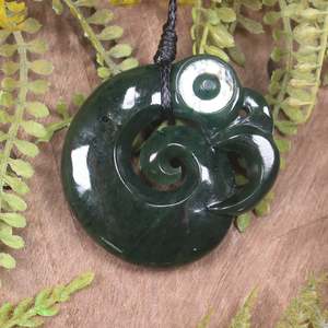 NZ Greenstone Medium Koropepe Pendant (CA537) Kawakawa Pounamu