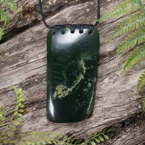 NZ Greenstone Medium Niho Taniwha Tooth Pendant (BT950) Flower Jade Pounamu