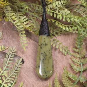 NZ Greenstone Medium Roimata Pendant (BW963) Rimu Pounamu