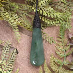 NZ Greenstone Medium Roimata Pendant (BW074) Inanga Pounamu