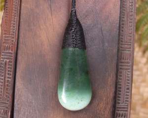 NZ Greenstone Medium Roimata Pendant (BH095) Kawakawa Pounamu