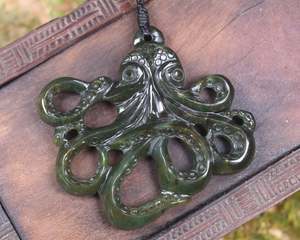 NZ Greenstone Large Te Wheke Octopus Pendant (BE727) Rimu Pounamu