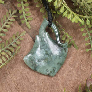 NZ Greenstone Small Stingray or Whai Pendant (CB877) Inanga Pounamu