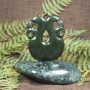 NZ Greenstone Pekapeka Sculpture (CC226) Kawakawa Pounamu