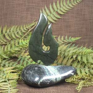 NZ Greenstone Matau Sculpture (CC225) Kawakawa Pounamu