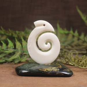 Bone Small Matau Sculpture (CB951)