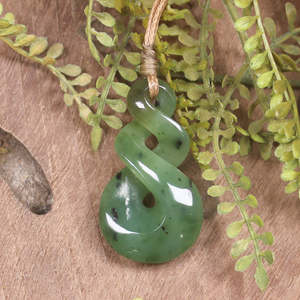 NZ Greenstone Small Twist Pendant (CB729) Hapopo Pounamu