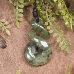 NZ Greenstone Small Twist Pendant (CB740) Rimu Pounamu