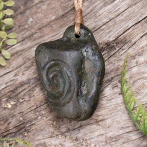 NZ Serpentine Small Freeform Pendant (BT852)