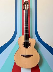 Lowden S34J – Jazz 34 Sitka Spruce / Koa w/ LR Baggs Session VTC