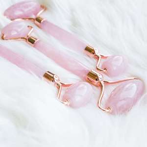 Rose quartz massage roller - The Hidden Gem