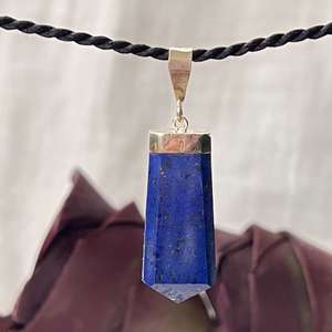 Lapis lazuli pendant - The Hidden Gem