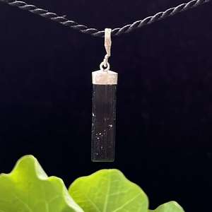 Black tourmaline pendant - The Hidden Gem