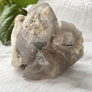 Clusters: Quartz cluster with aquamarine - The Hidden Gem