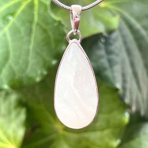 Moonstone pendant - The Hidden Gem