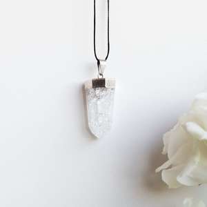 Crackled quartz pendant - The Hidden Gem