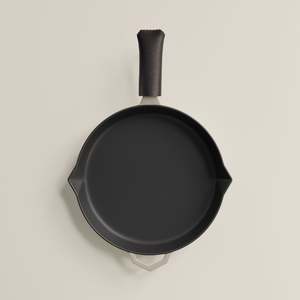 Bundles: 28cm Legacy Pan and Snug Bundle