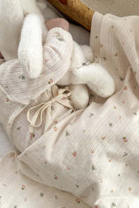 Jamie Kay: JAMIE KAY - ORGANIC COTTON MURPHY WRAP SWEET MAGNOLIA