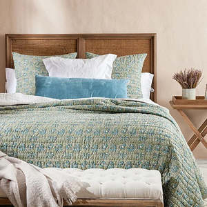 Comforters: Wandering Floral Bedcover
