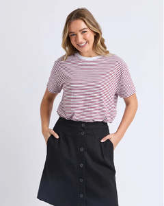 FOXWOOD HUTCH STRIPE TEE - Russet Brown / White Stripe