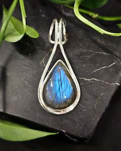 Bracelets: Labradorite Pendant