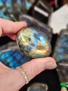 Palm Stones: Labradorite Palmstone