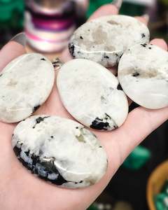 Frontpage: Rainbow Moonstone Palmstone