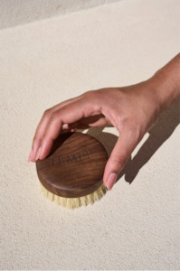 Leo: TEMPL - BODY BRUSH