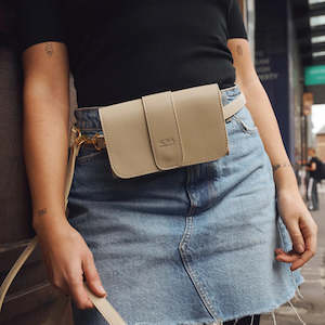 Aura Animale: AURA ANIMALE - BELT BAG - CREAM