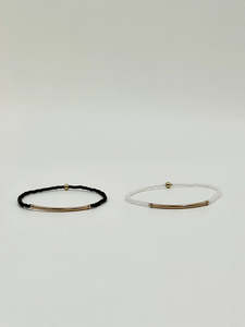 Dane Jewellery: DANE JEWELLERY - PETITE GOLD BAR BLACK SEED BEAD BRACELET