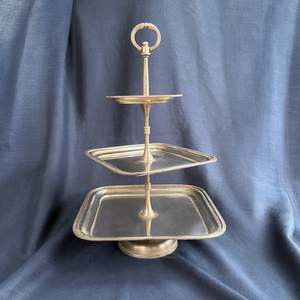 The Minimal Studio: Asta Three-Tier Silver Stand
