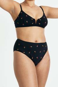 Lingerie: Angela Bra – Shield Blossom