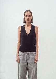 Knitwear: N.35 Pure Cashmere Low V-Neck Tank – Black