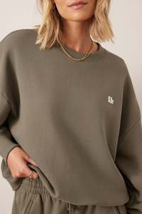 Fashion Womens: Quinn Slouchy Crew – Washed Olive
