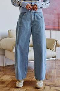 Fashion Womens: Demi Barrel Jean – Vintage Blue