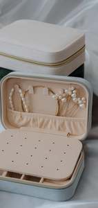 Bridal hair accessories: Mackenzie Pins