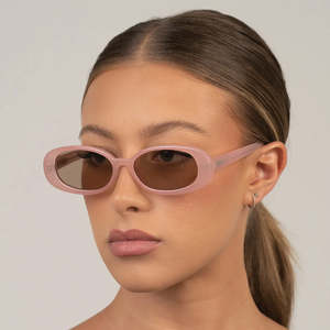 Accessories: Otra Gina